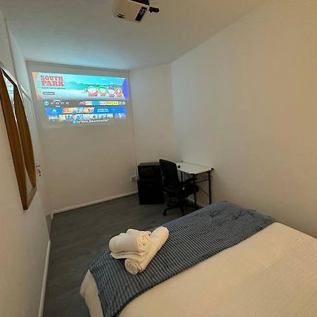 Small Cozy Private Bedroom Zone1 ロンドン エクステリア 写真