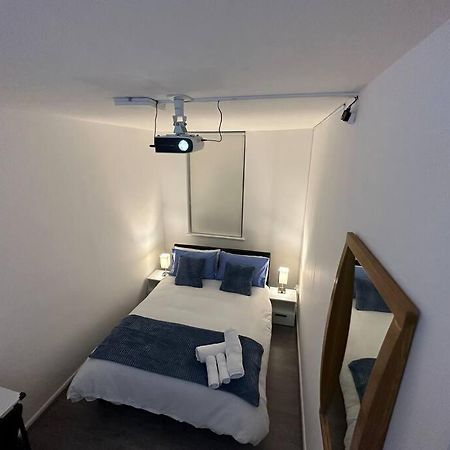 Small Cozy Private Bedroom Zone1 ロンドン エクステリア 写真