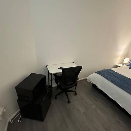 Small Cozy Private Bedroom Zone1 ロンドン エクステリア 写真